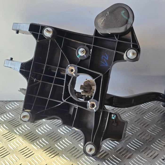 Pod pedalier automat Opel Mokka