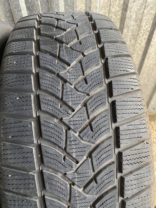 235/60/18 Дънлоп Зимни