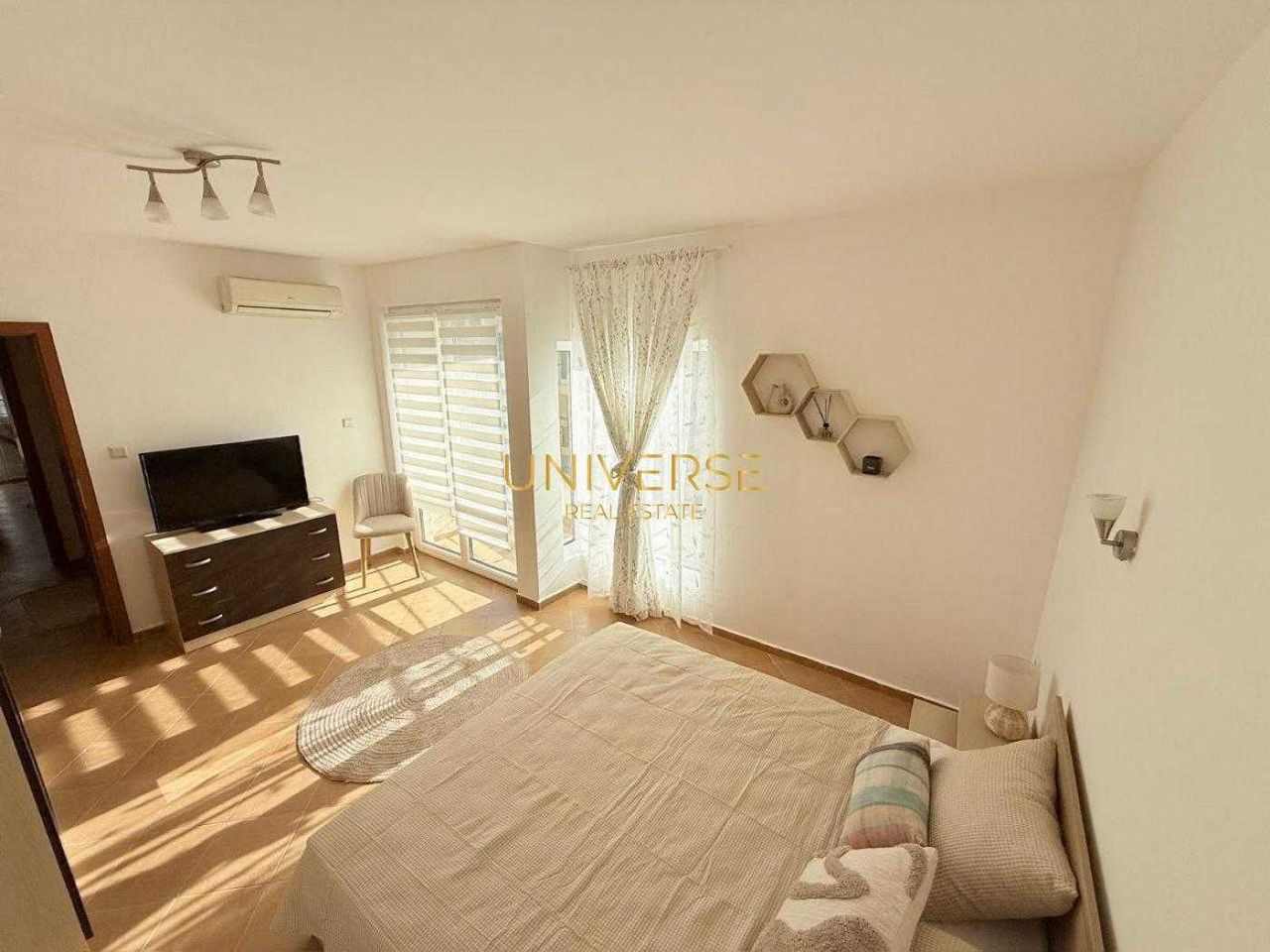 Продава се Тристаен апартамент в к.к. Слънчев бряг - 85 кв.м за 1295 €/кв.м - Снимка #4