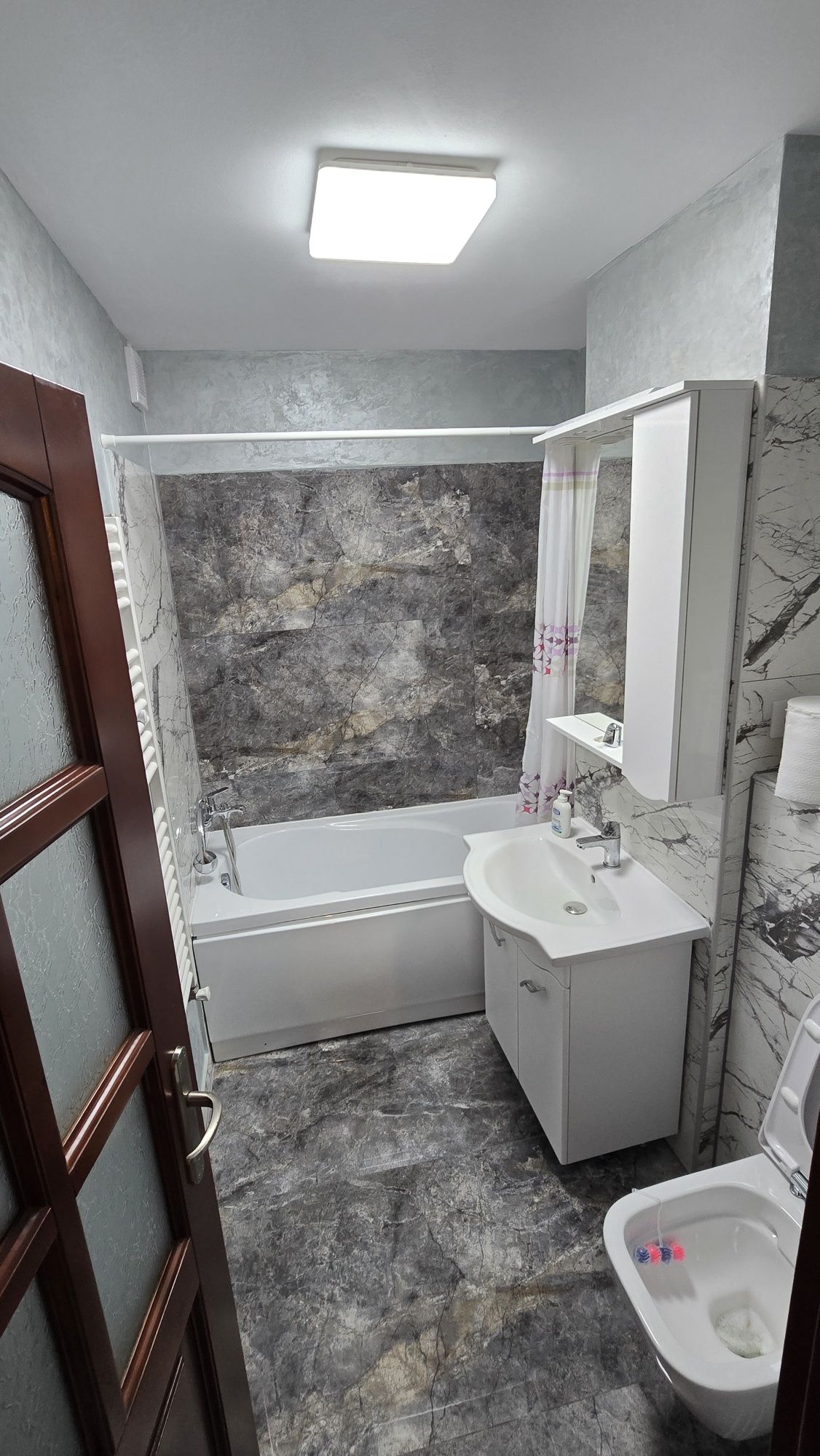De închiriat apartament 2 camere decomandat eta 2, zona Gariiri