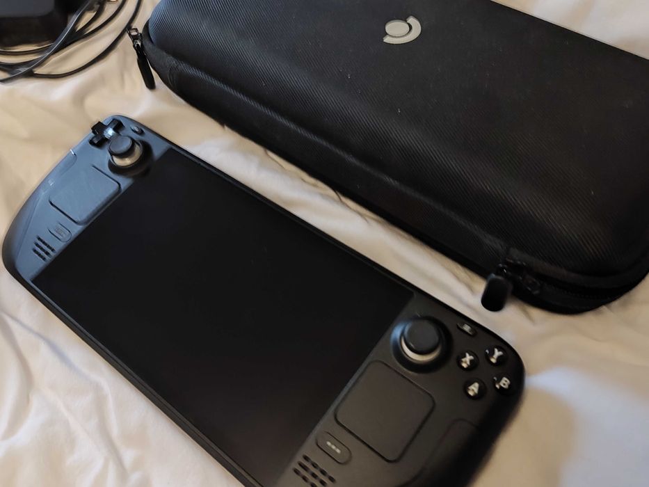 Продавам Steam Deck LCD