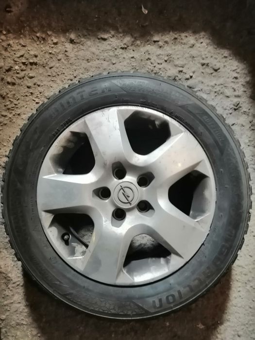 4бр.гуми с джанти и подарък тазове за Opel"Astra"-2010г.Размер205/70/1