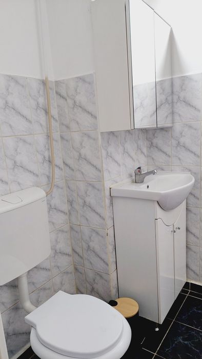 Închiriez apartament 3 camere
