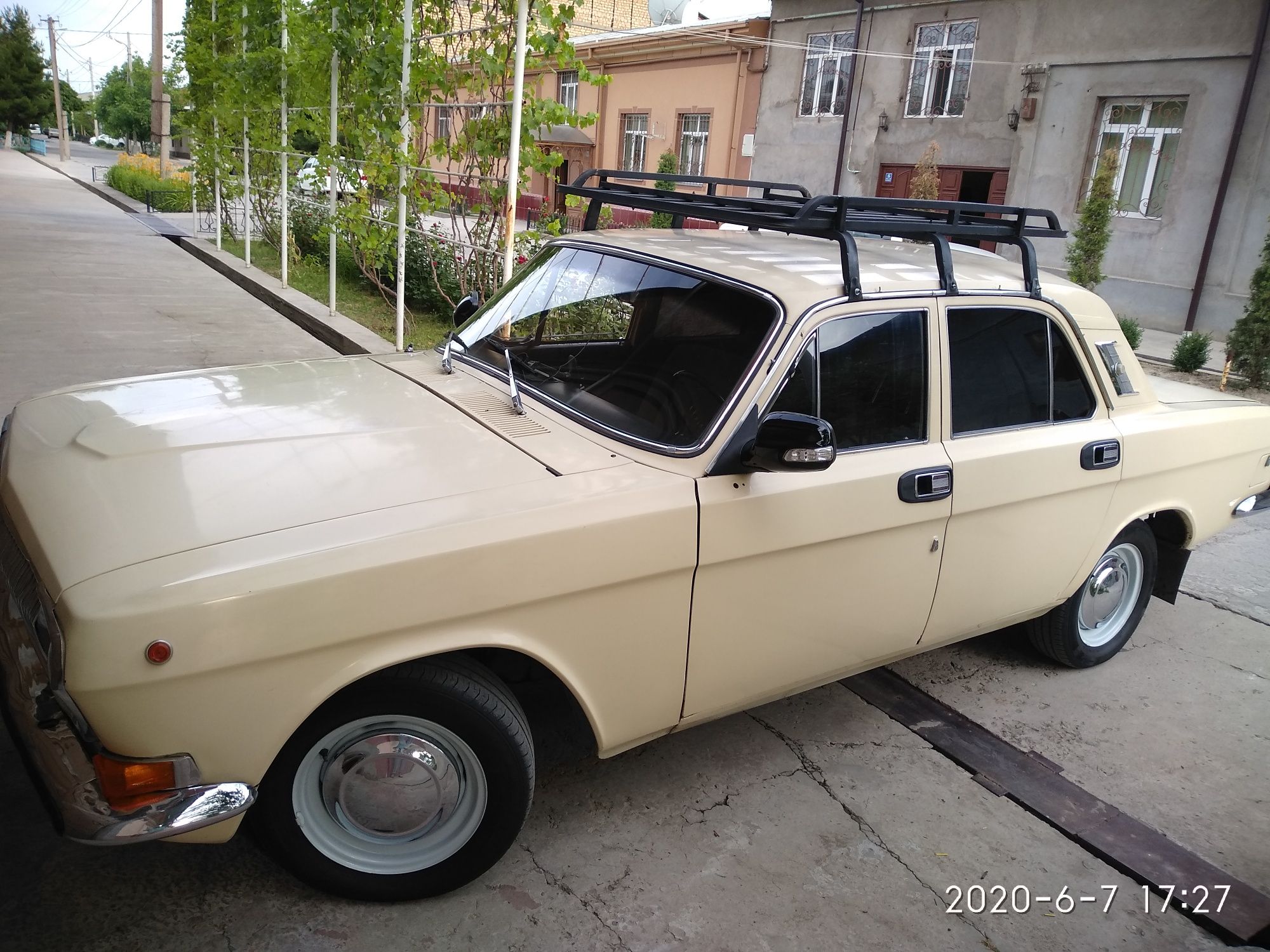 Volga 2401 sotiladi holti yaxwi