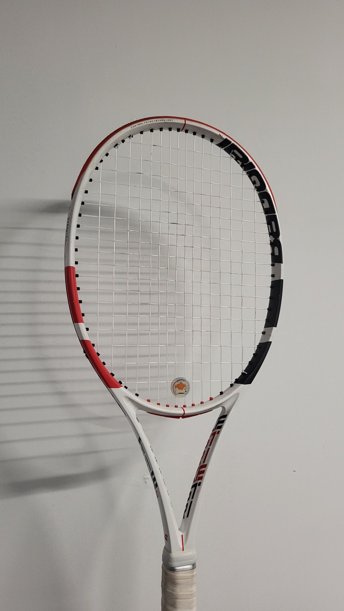 Продавам тенис ракета Babolat Pure Strike 100