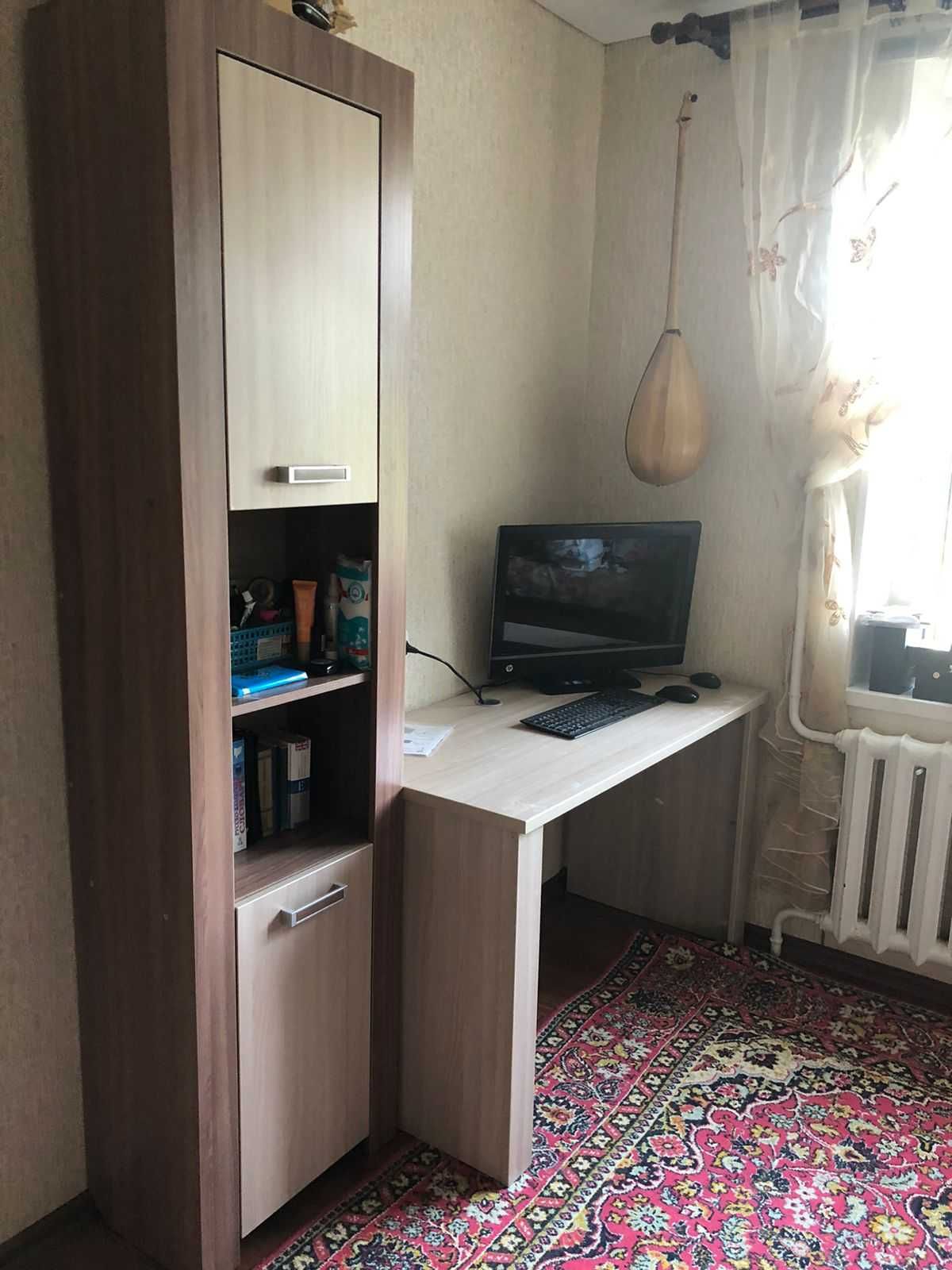 Продам компьютерный стол и шкаф