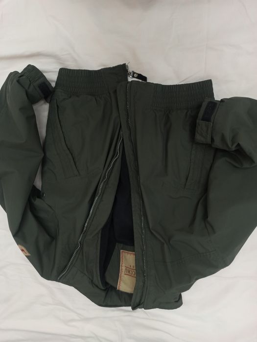 Зелено bomber яке