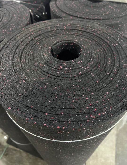 Резиновое рулонное покрытие и Резиновые плитки. Бесшовное покрытие.