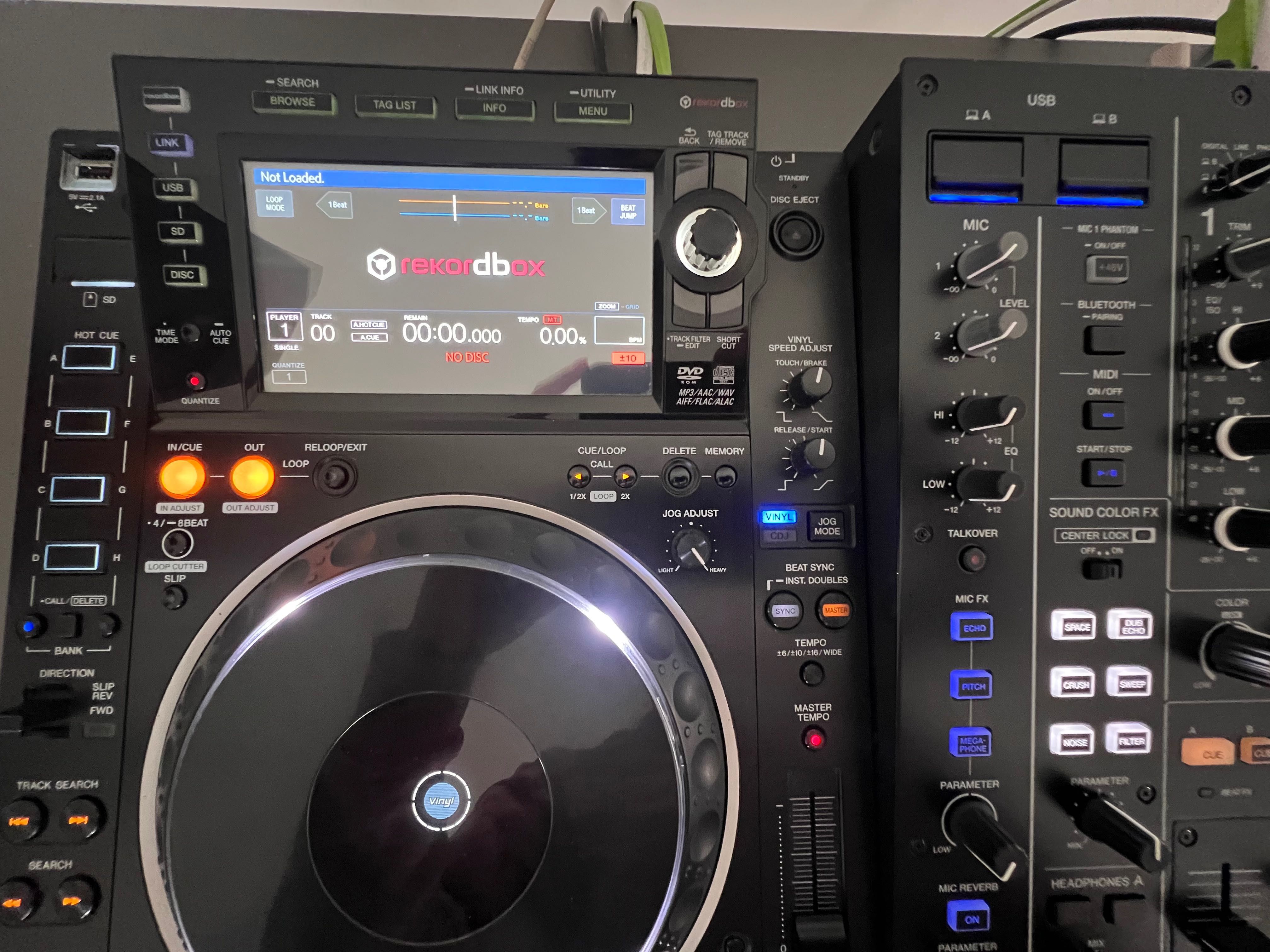 Pioneer CDJ-2000 NEXUS+Pioneer DJM - A9