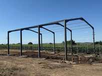 Vând o structura metalica 10×20×4m noua completa accept variante auto.