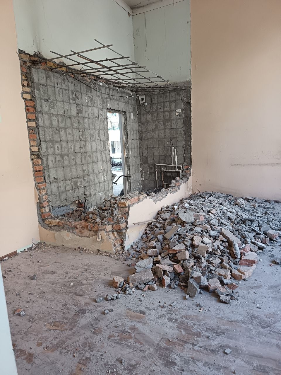 Demantaj kuvartera Uy buzish O'fes buzish Ishlari Bor