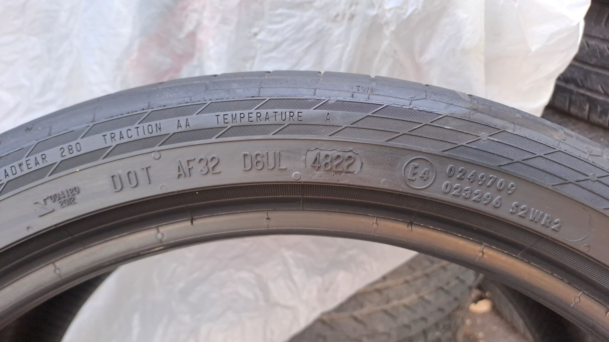 2бр. 255/35/19 Continental DOT 4822