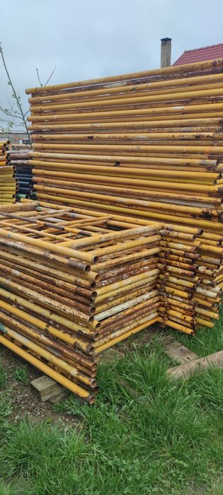 Schela,popi metálici si panouri model Spania