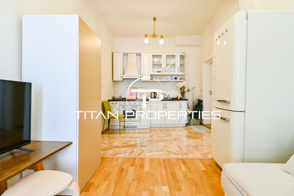 Дава се под наем Тристаен апартамент в София, Център - 55 кв.м за 840 € - Снимка #2