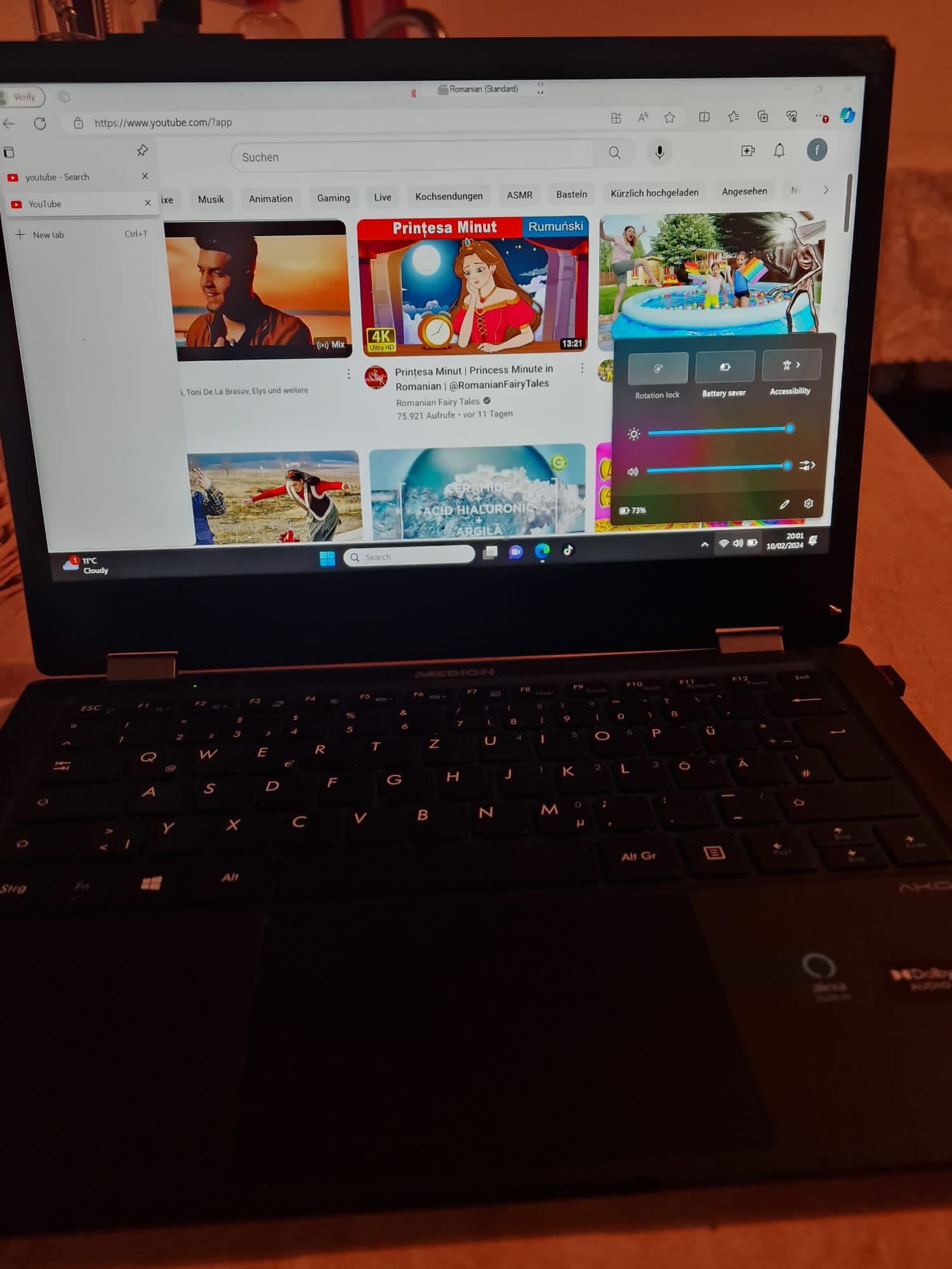 Laptop de vanzare tip notbuc este și cu taci