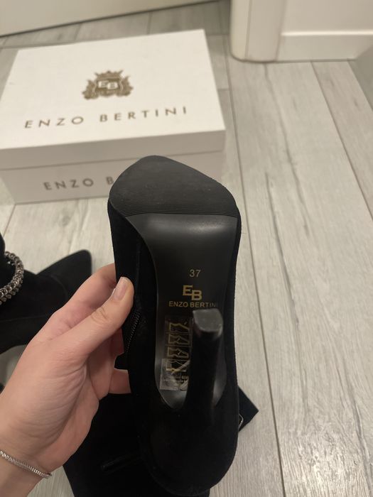 Cizme noi piele intoarsa