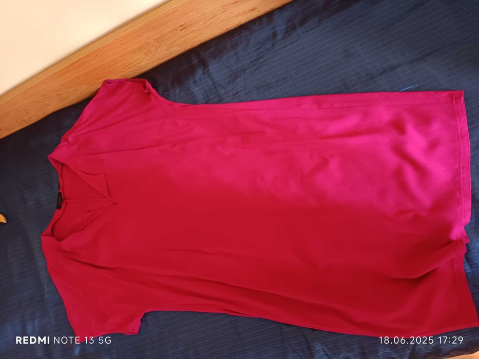 Продавам красива нова цикламена рокля. Размер 38-40. Цена40 лв.