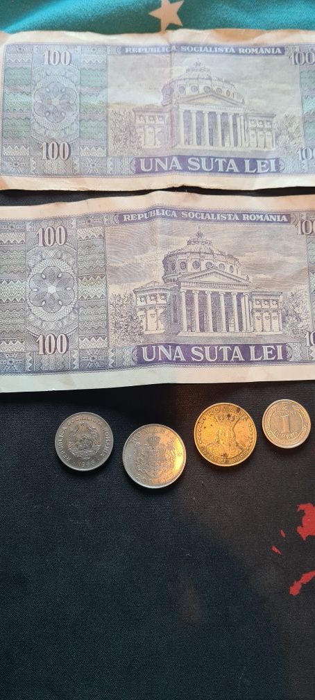 Bancnote și monede din anii '40 '60.