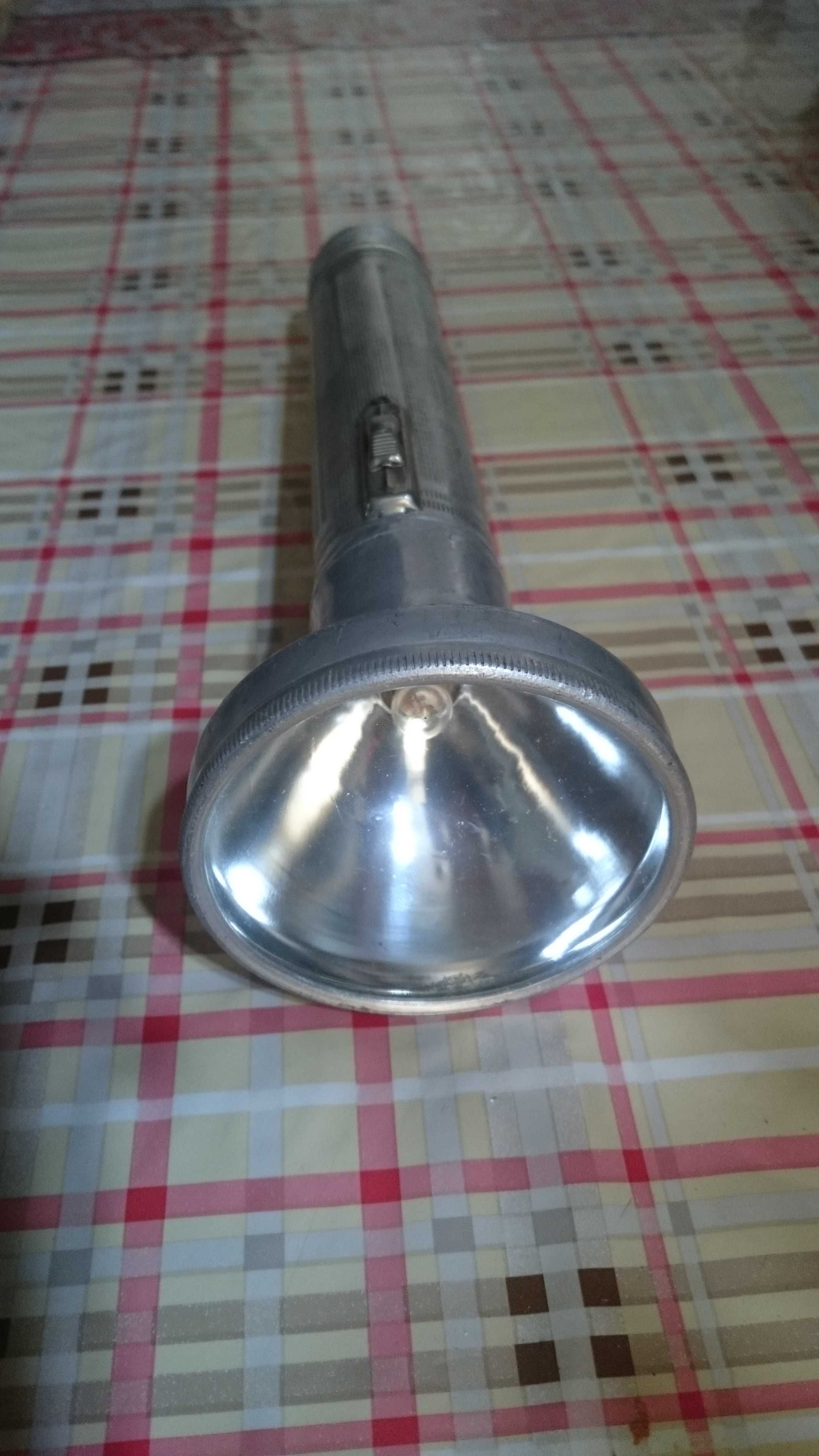 Советский винтажный фонарь под круглые батареи в алюминиевом корпусе