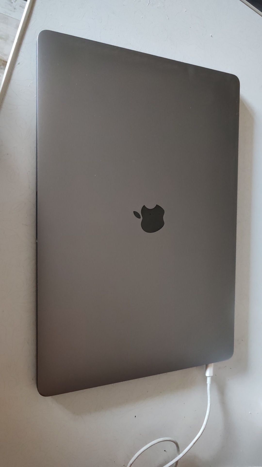 MacBook Pro 16″ 2019 • i7 2,6 GHz • 16 GB RAM • 512 GB SSD