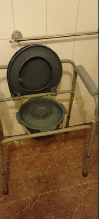 Cadru vârstnici cu wc