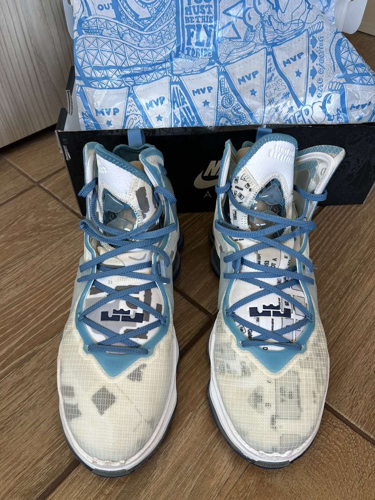 LeBron 19 White/Blue Void/Dutch Blue