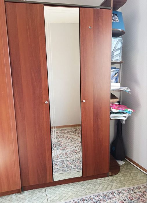 Продается 3дверный шкаф
