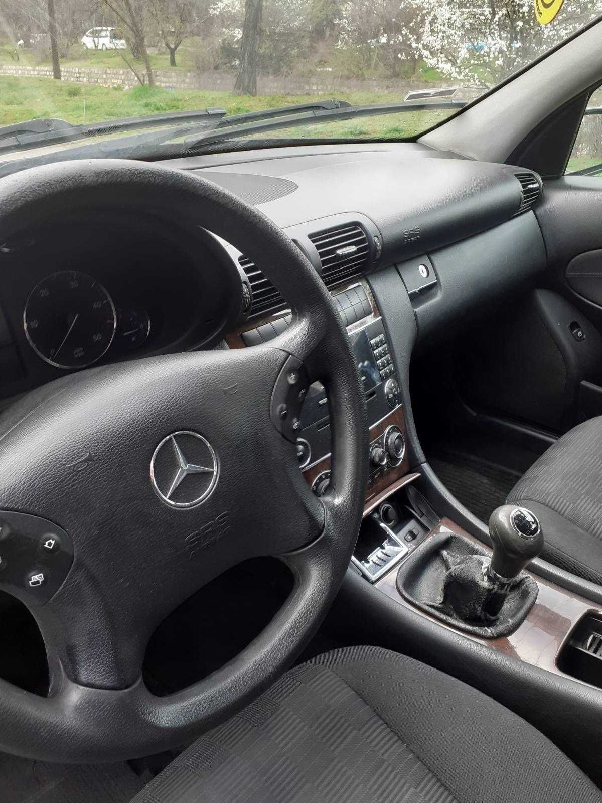 Продавам Мерцедес C220 CDI