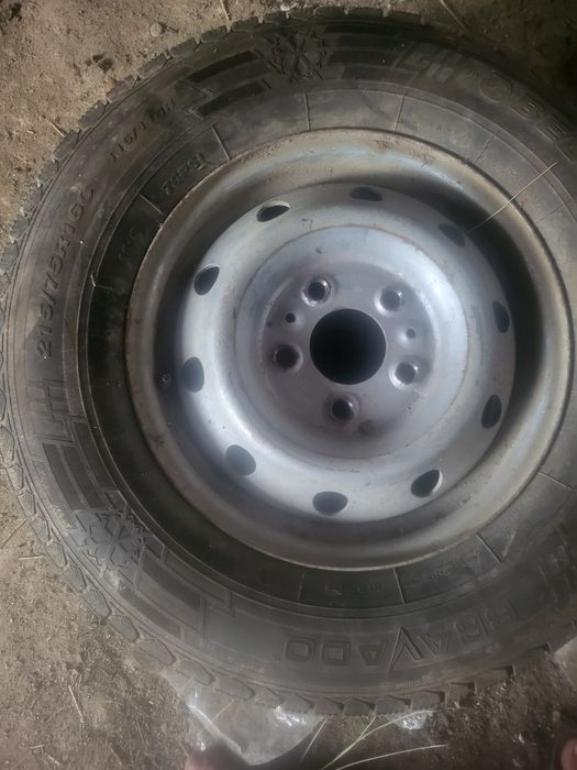 Geante cu cauciucuri noi 215.75r16c de vanzare