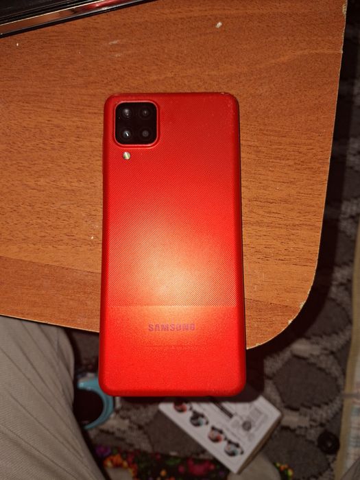 Samsung A12 holati yaxshi