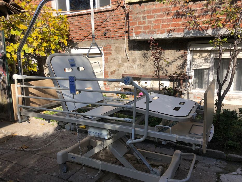 Швейцарско  висококачествено Електрическо болнично легло