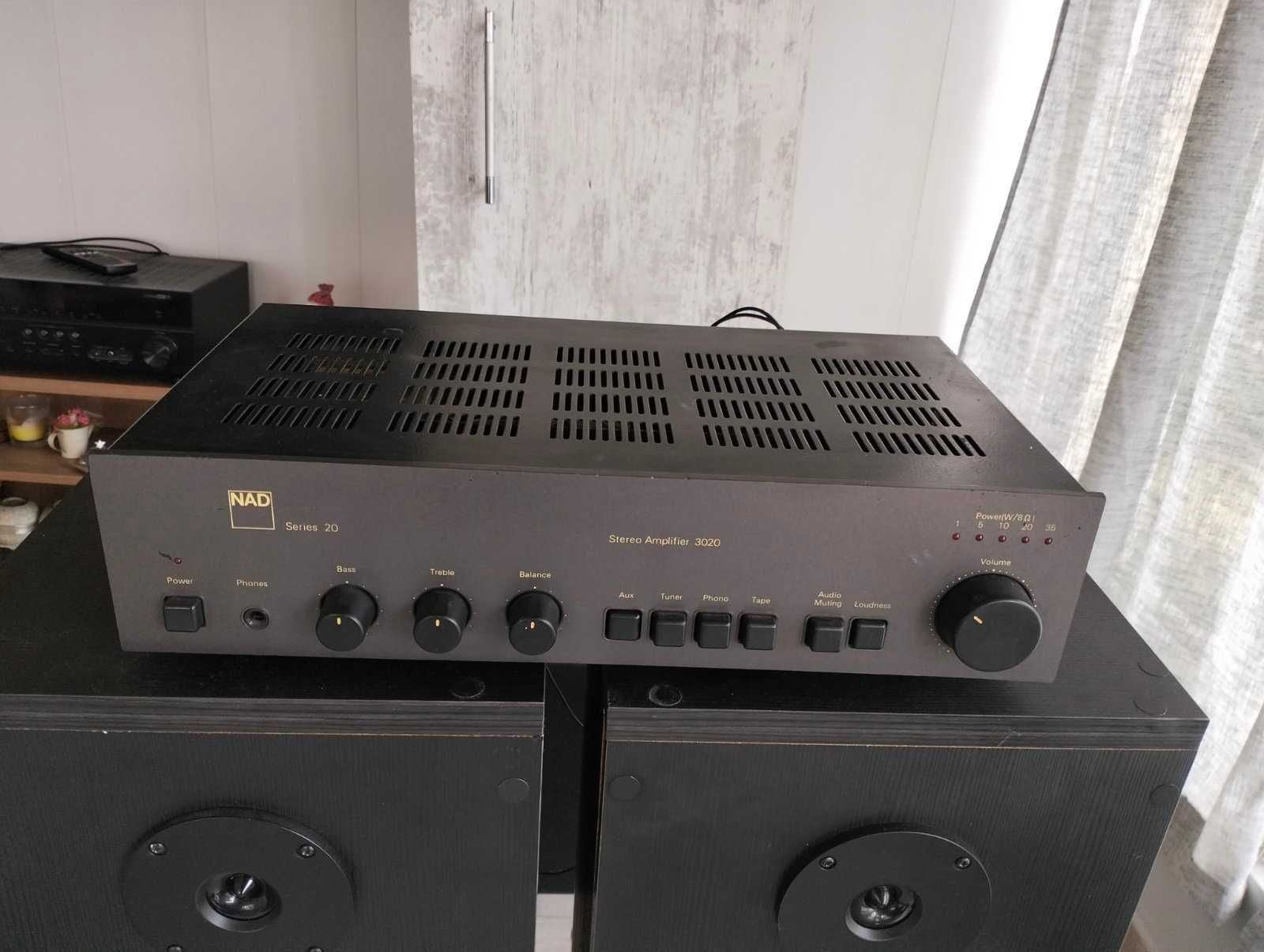 Продавам усилвател NAD 3020
