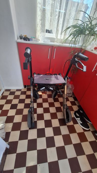 Rolator din aluminiu 5kg pentru persoane în varsta rezista 120kg