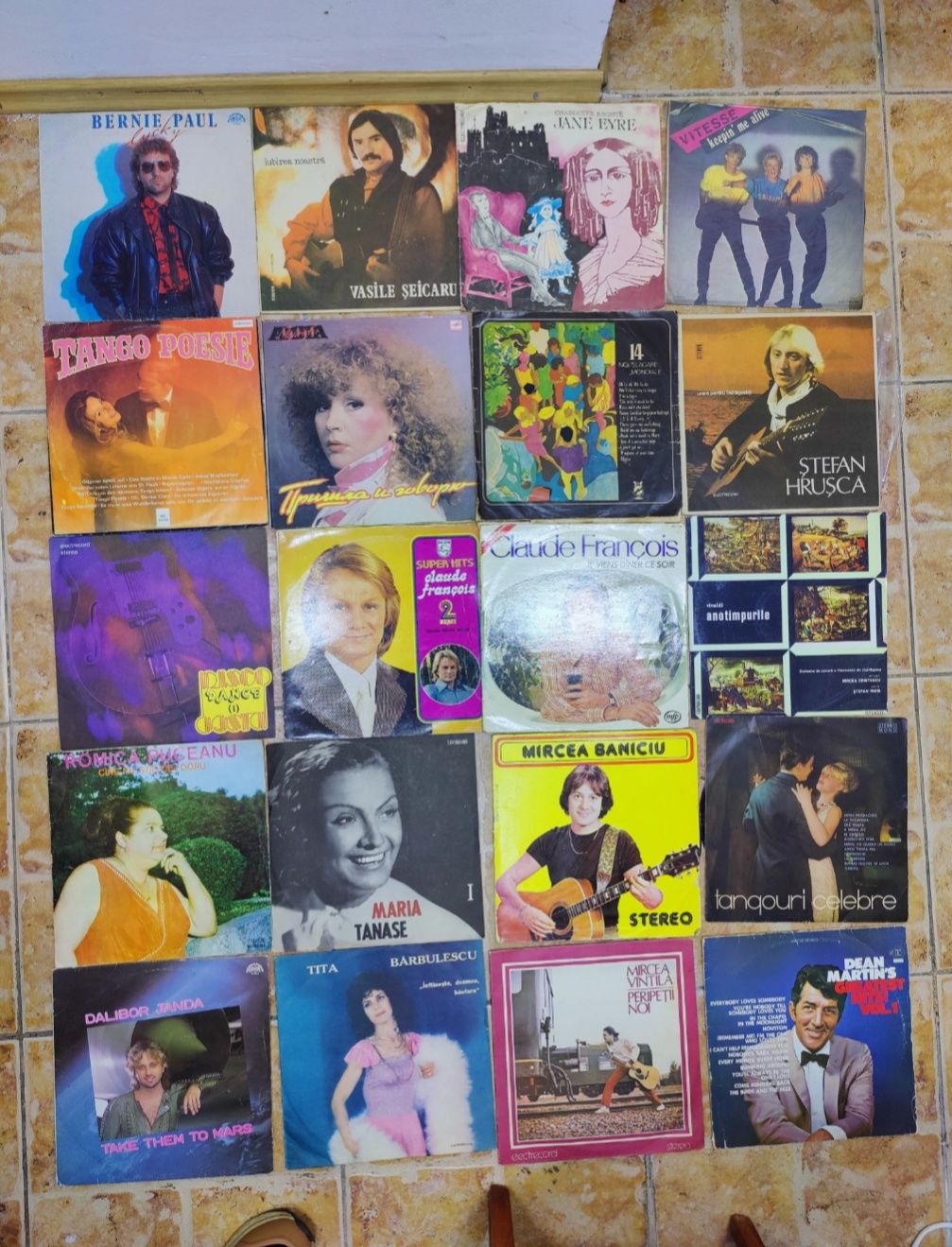 Viniluri muzica ușoară și lautareasca.