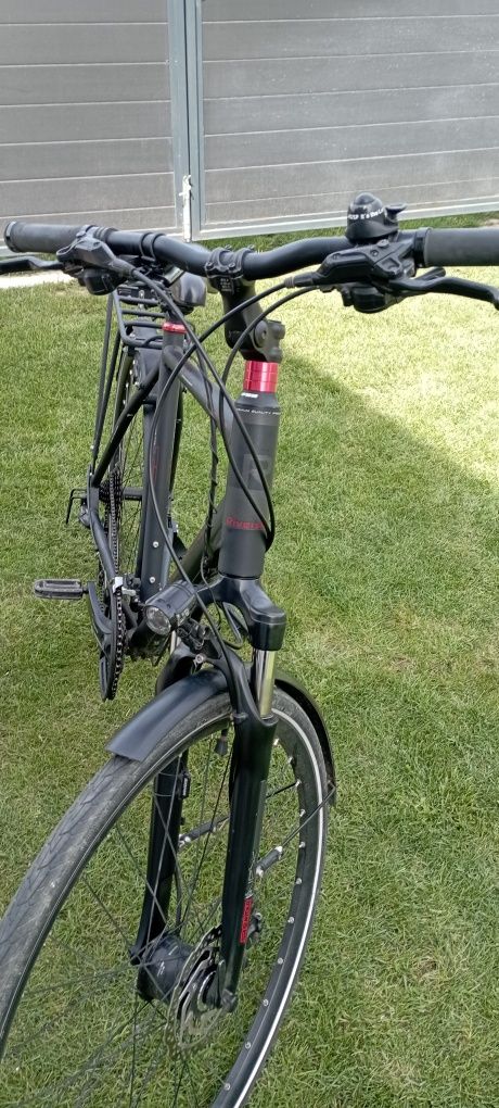 Vând bicicletă trekking riverside 700tr