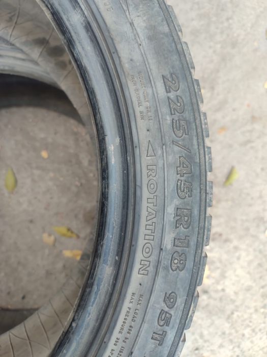 Резина зимняя r18  225/45/18