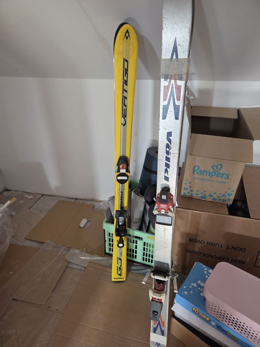 Vand 2 perechi schiuri