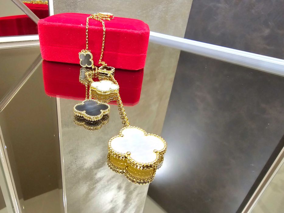 Van Cleef & Arpels VCA Gold 6 Magic Mother Onyx Alhambra Дамско Колие