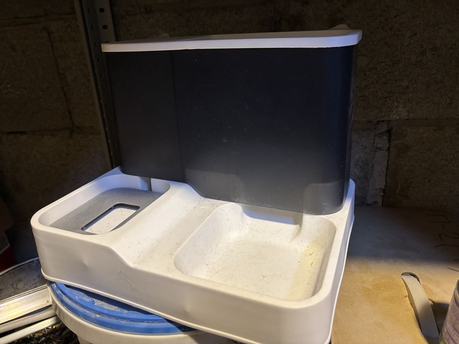 Поилка и кормушка для кошек и собак