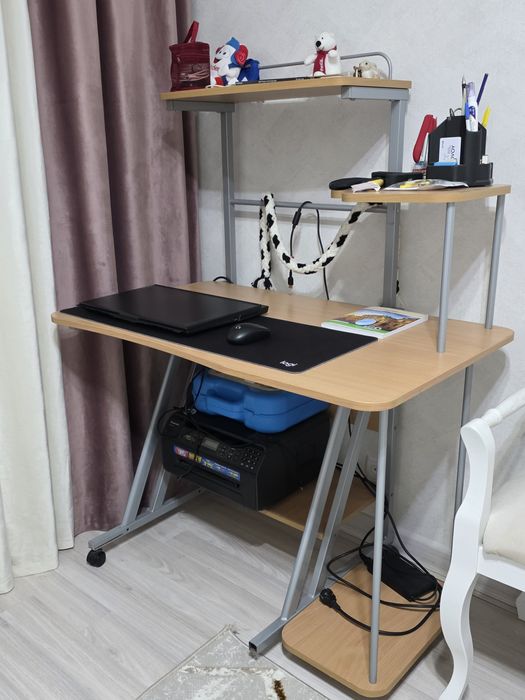 Продается компьютерный стол