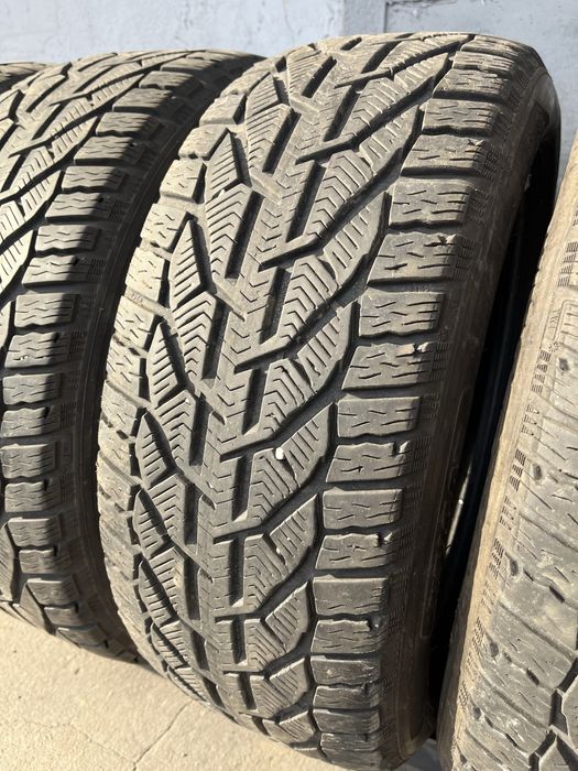 4 бр. зимни гуми 225/50/17 Tigar DOT 3319 2x6 mm 2x4,5-5 mm