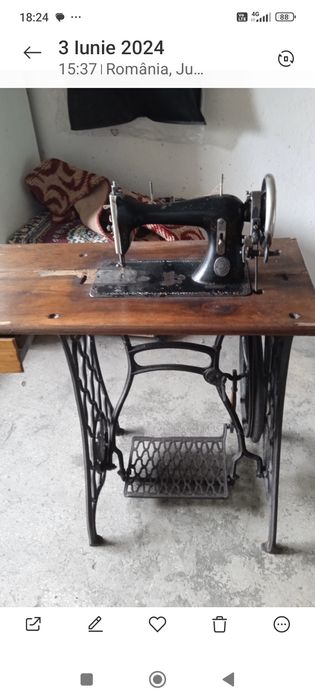 Vând mașina de cusut Singer