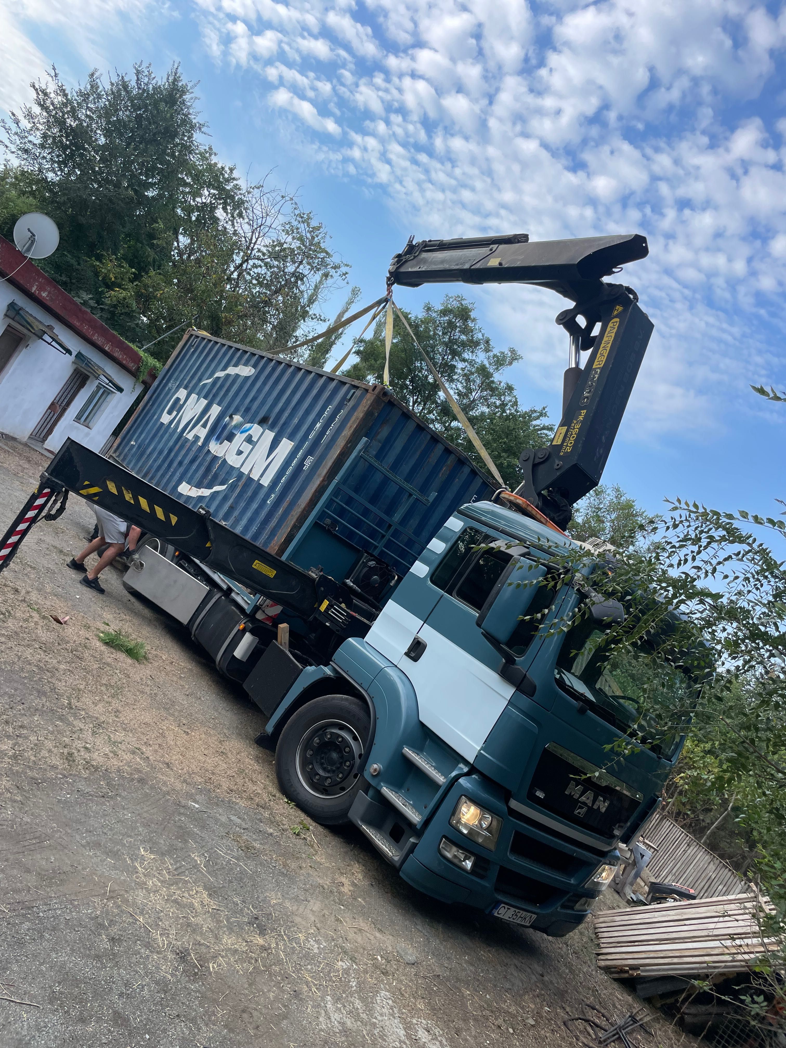 Camion cu macara de inchiriat