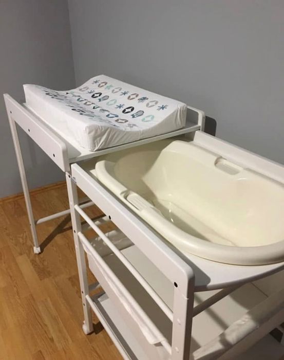 Vând măsuță de înfășat 2 în 1