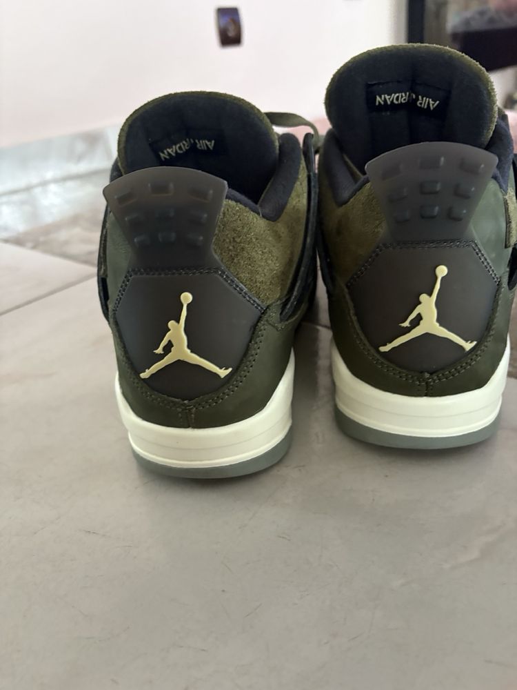 Air Jordan 4 Retro