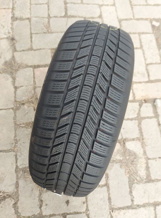 O bucată 215/55 R17 M+S iarnă - una Continental Bridgestone