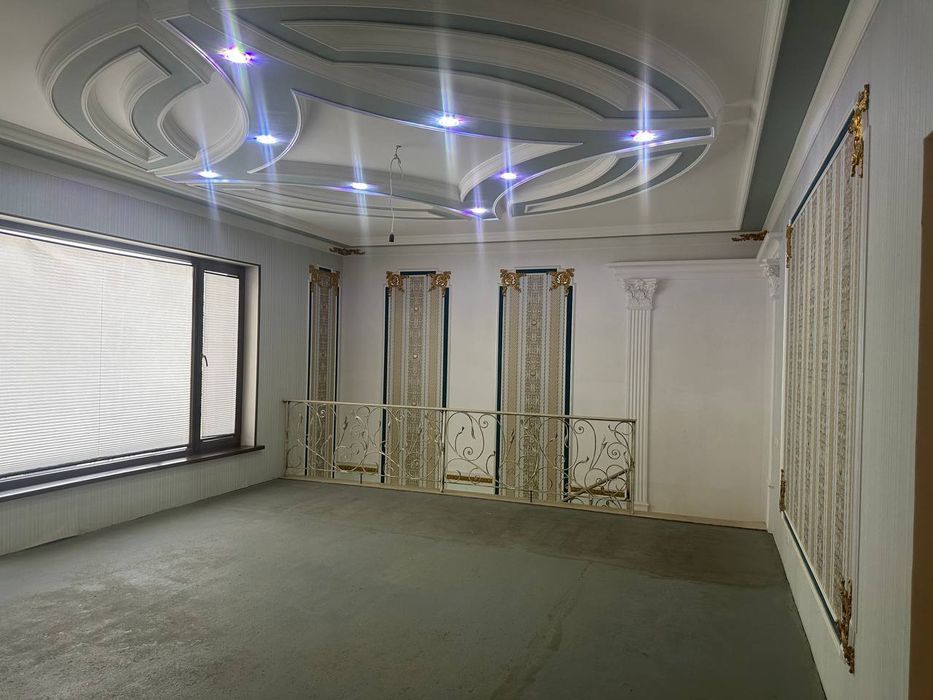 Уй сотилади 3 сотик яшаш жойи 450 кв м