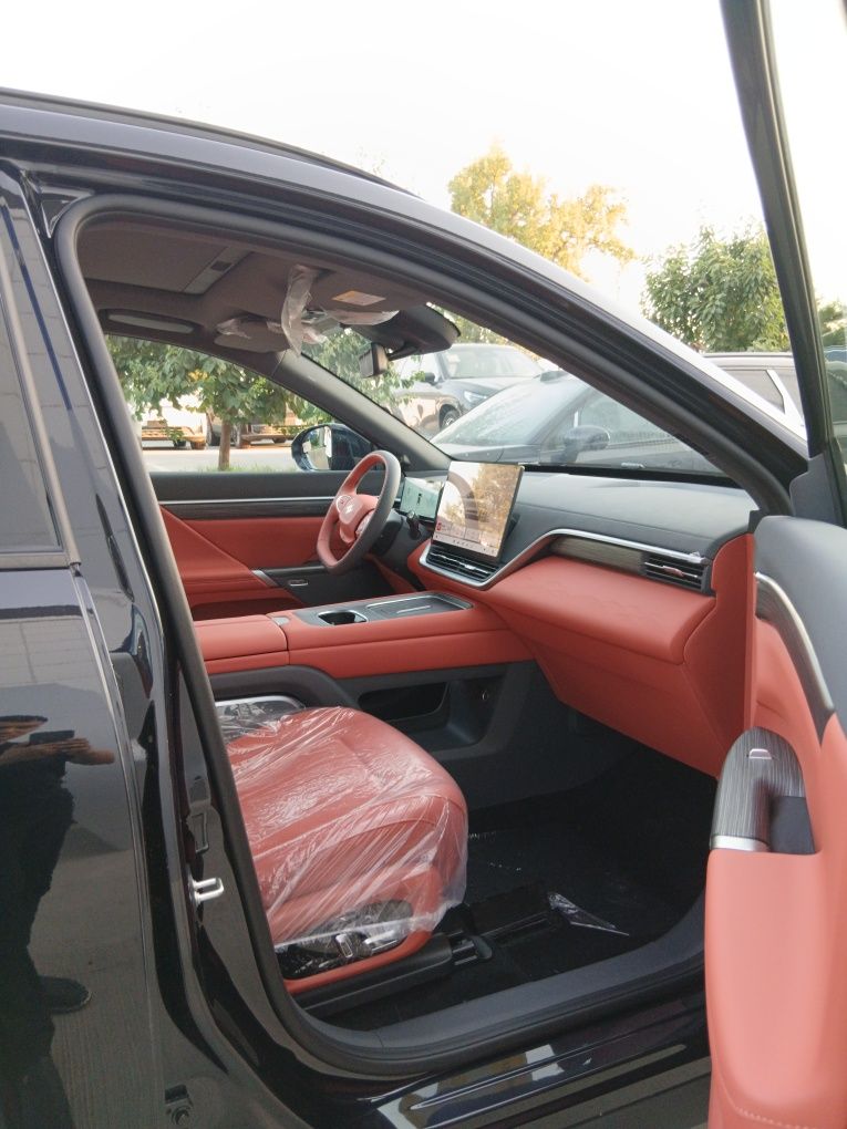 Dongfeng 008 ultra  gibrid va elektr pazitsyalari bor Nalichi