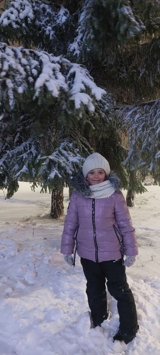 Продам зимнюю куртку на девочку  на 5-7 лет