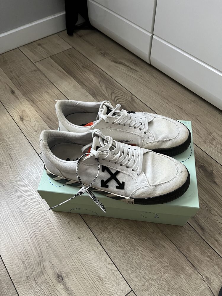 Vand adidasi Off-White vulcanised low